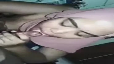 Bokep Jilbab Pink Rakus Kulum Mainan Gede Tanpa Ampun